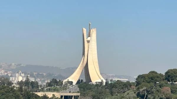 الجزائر تعزز قطاع الفوسفات بتوقيع عقود استراتيجية مع شركتي صينية وإيطالية