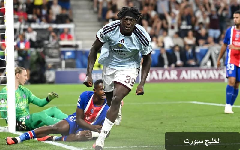 مهاجم أستون فيلا الشاب مادجو يتألق في السوبر الأوروبي ويثير إعجاب الجماهير