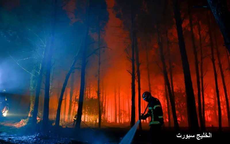 حرائق مدمرة تجبر الآلاف على الإجلاء في أوروبا وسط أجواء حارة وعواصف رياح