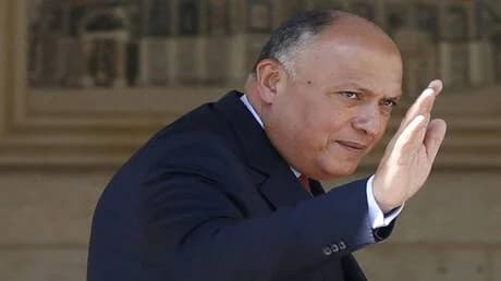 وزير الخارجية المصري السابق سامح شكري يدخل المستشفى بعد وعكة صحية مفاجئة