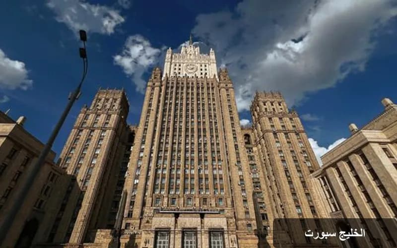 زيارة السفير الياباني لموسكو: دلالات وتداعيات على العلاقات الروسية اليابانية
