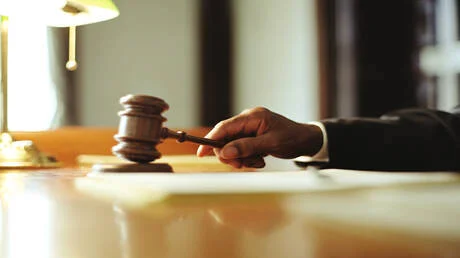 الاتهامات تطال 11 شخصاً في فضيحة زواج صوري لتسهيل الهجرة إلى أمريكا
