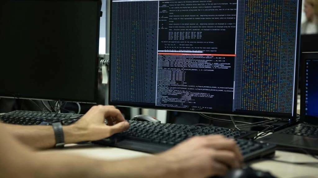 ترامب يطلق مبادرة جديدة لمكافحة الجريمة العابرة للحدود باستخدام التكنولوجيا السيبرانية