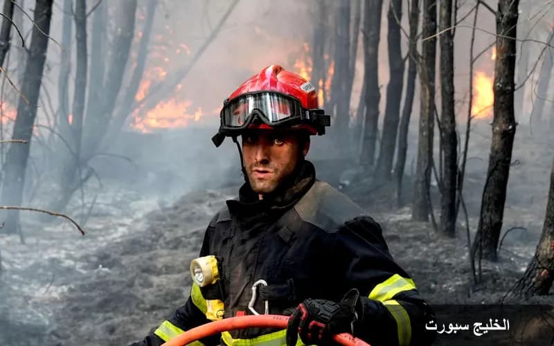 أبطال مجهولون: رجال الإطفاء في مواجهة حرائق الغابات العالمية